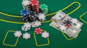 Antarmuka aplikasi lingkartoto menampilkan permainan slot dan live casino